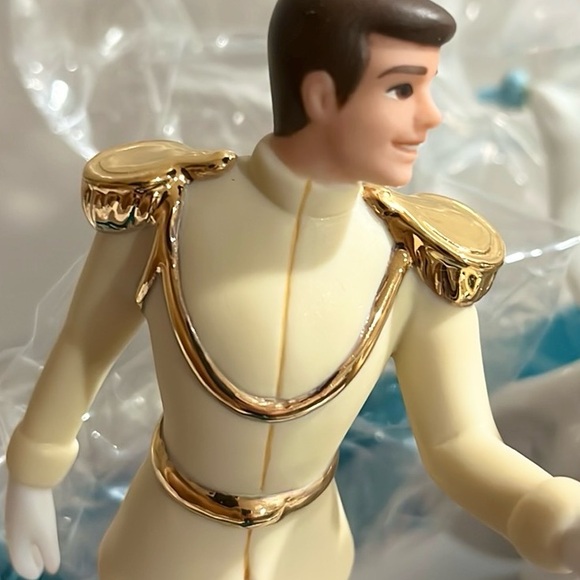 NIB Disney Cinderella & Prince Topper/Centerpiece - Picture 4 of 13